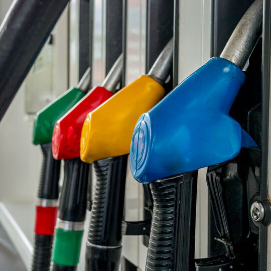 COMBUSTÍVEIS 27---Mantida-justa-causa-de-empregado-de-distribuidora-de-combustíveis-que-descarregou-gasolina-em-tanque-de-óleo-diesel